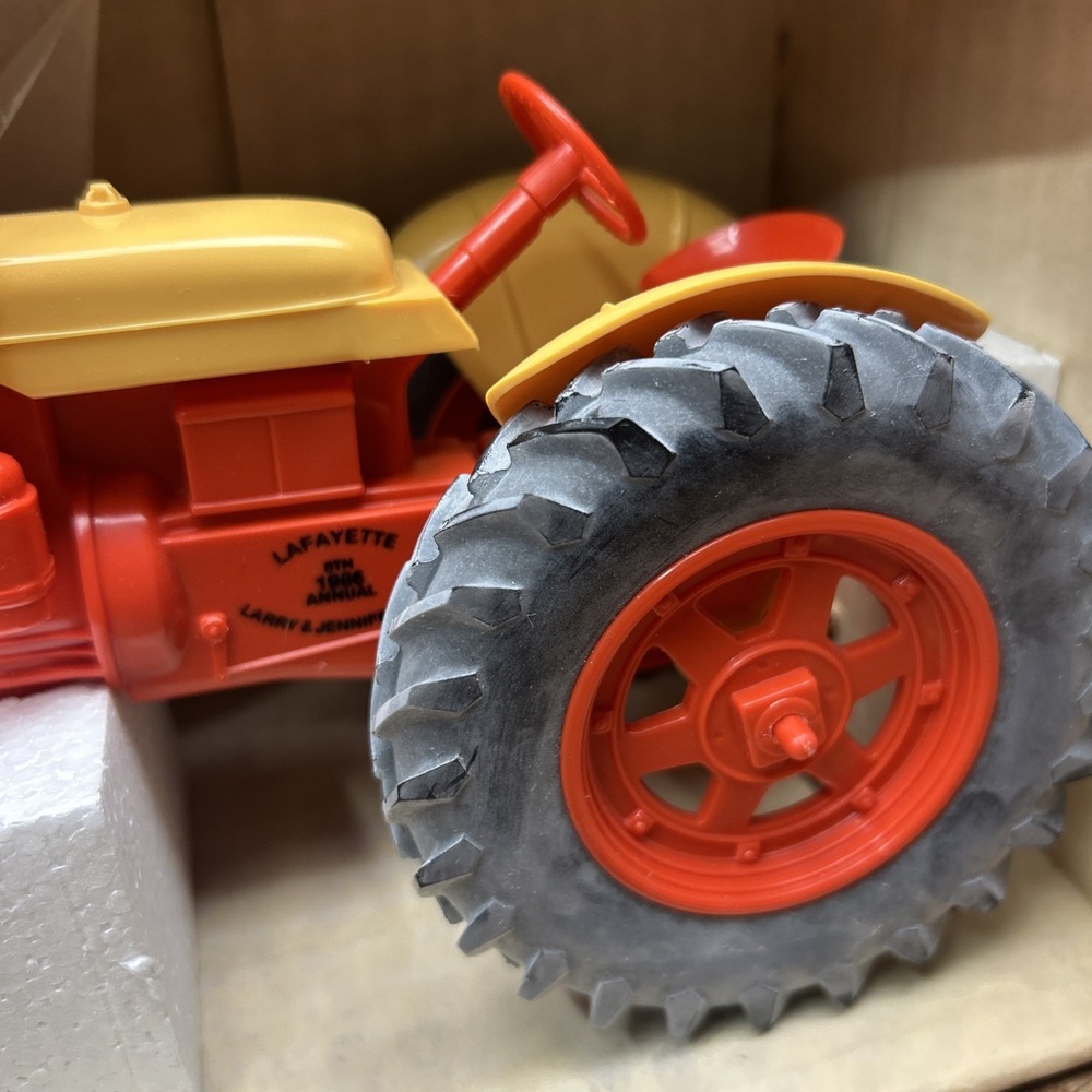 1/16 Yoder Lafayette Show Tractor Plastic Case 400 Diesel Yoder Custom Service - Picture 3 of 9